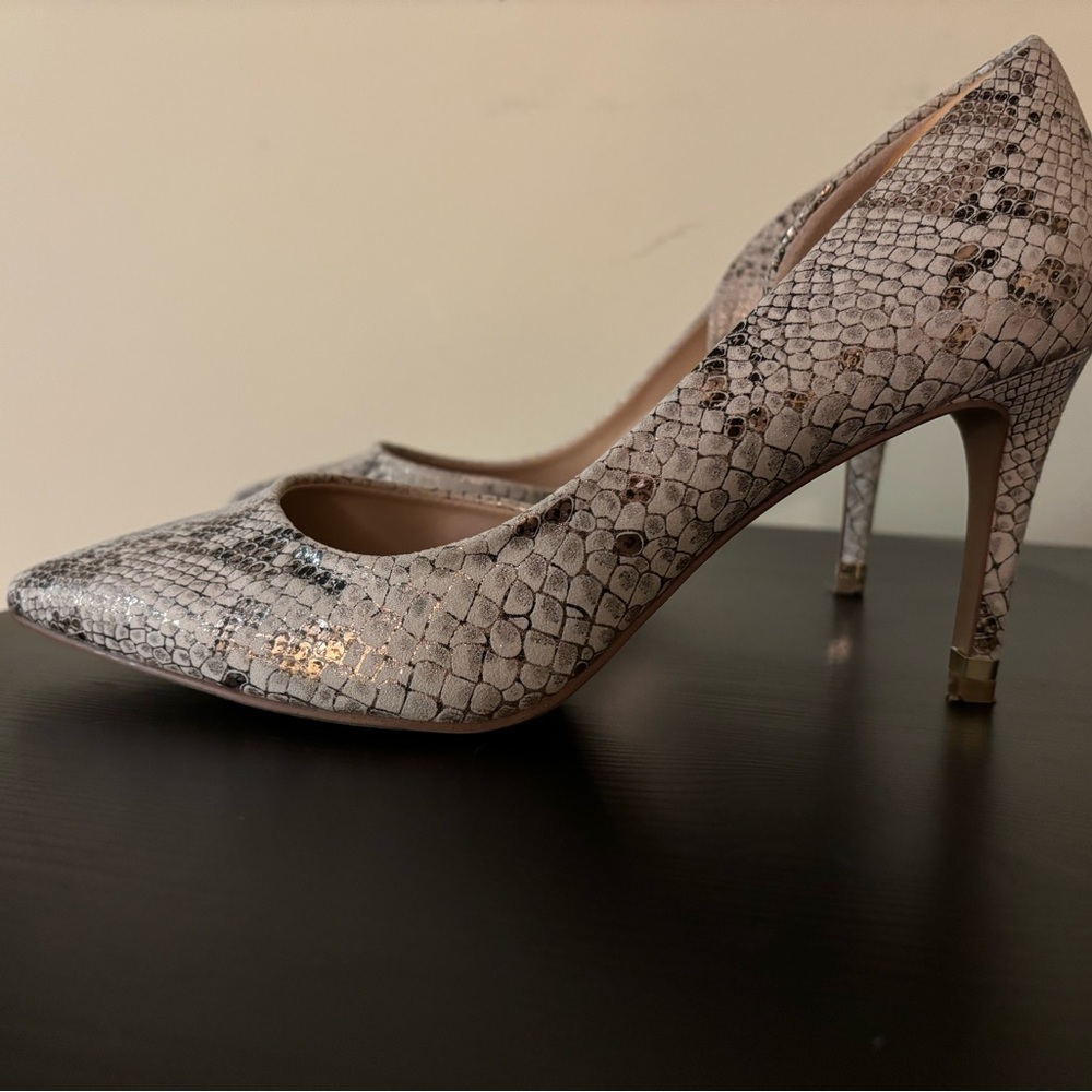 Kelly and Katie Heels 10M